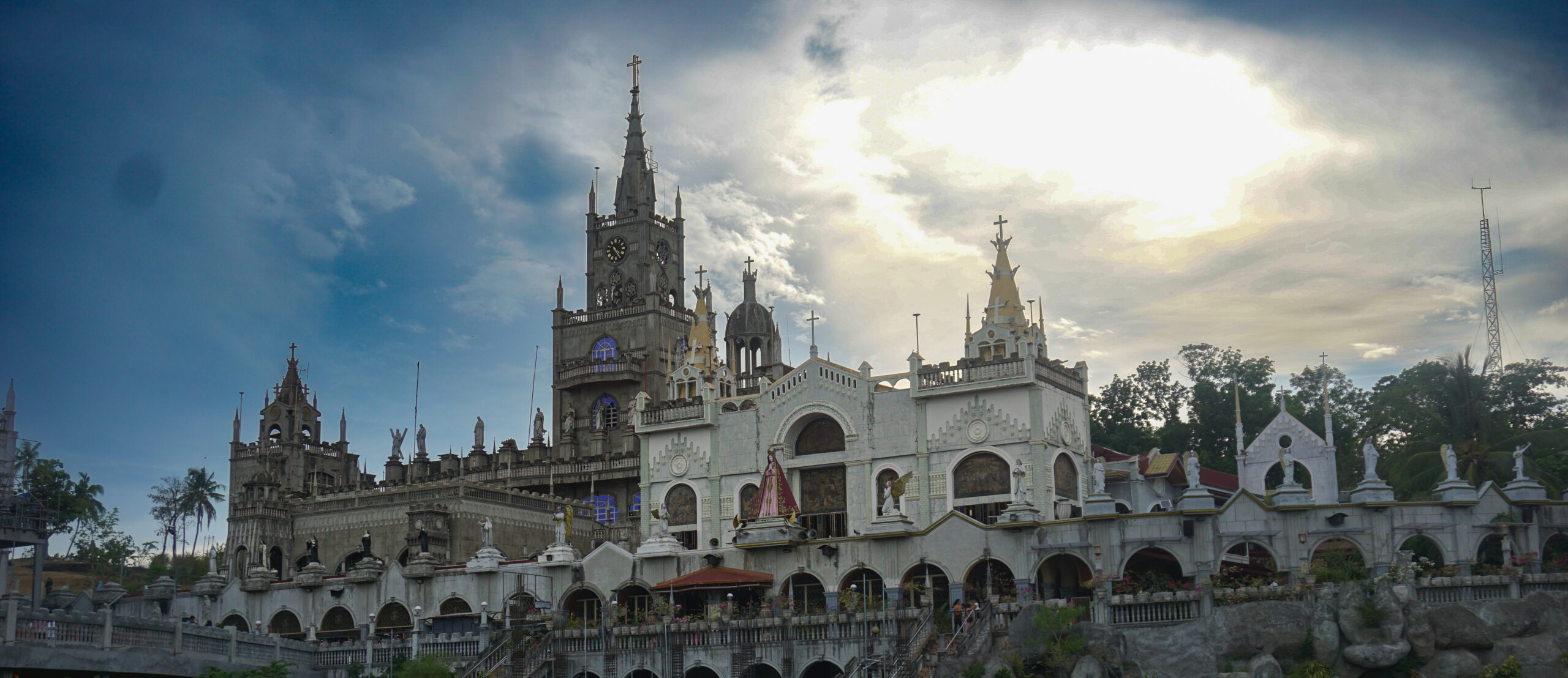 Exclusive 1-Day Simala with Cebu City Tour